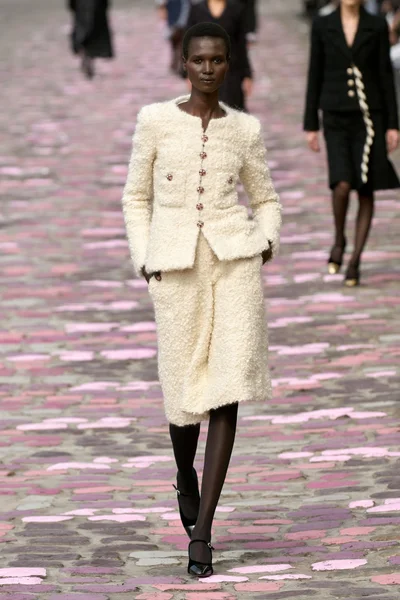 Look 7